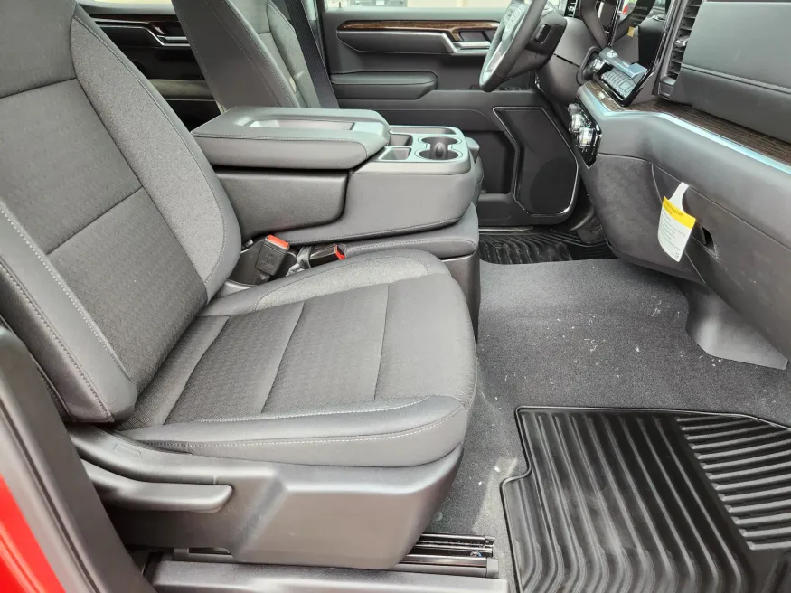 2025 GMC Sierra 1500 Elevation | Photo 18 of 28