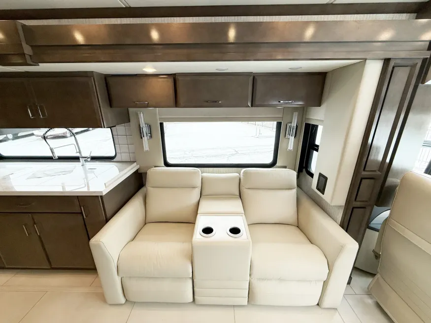 2026 Newmar Mountain Aire 3825 | Photo 8 of 28