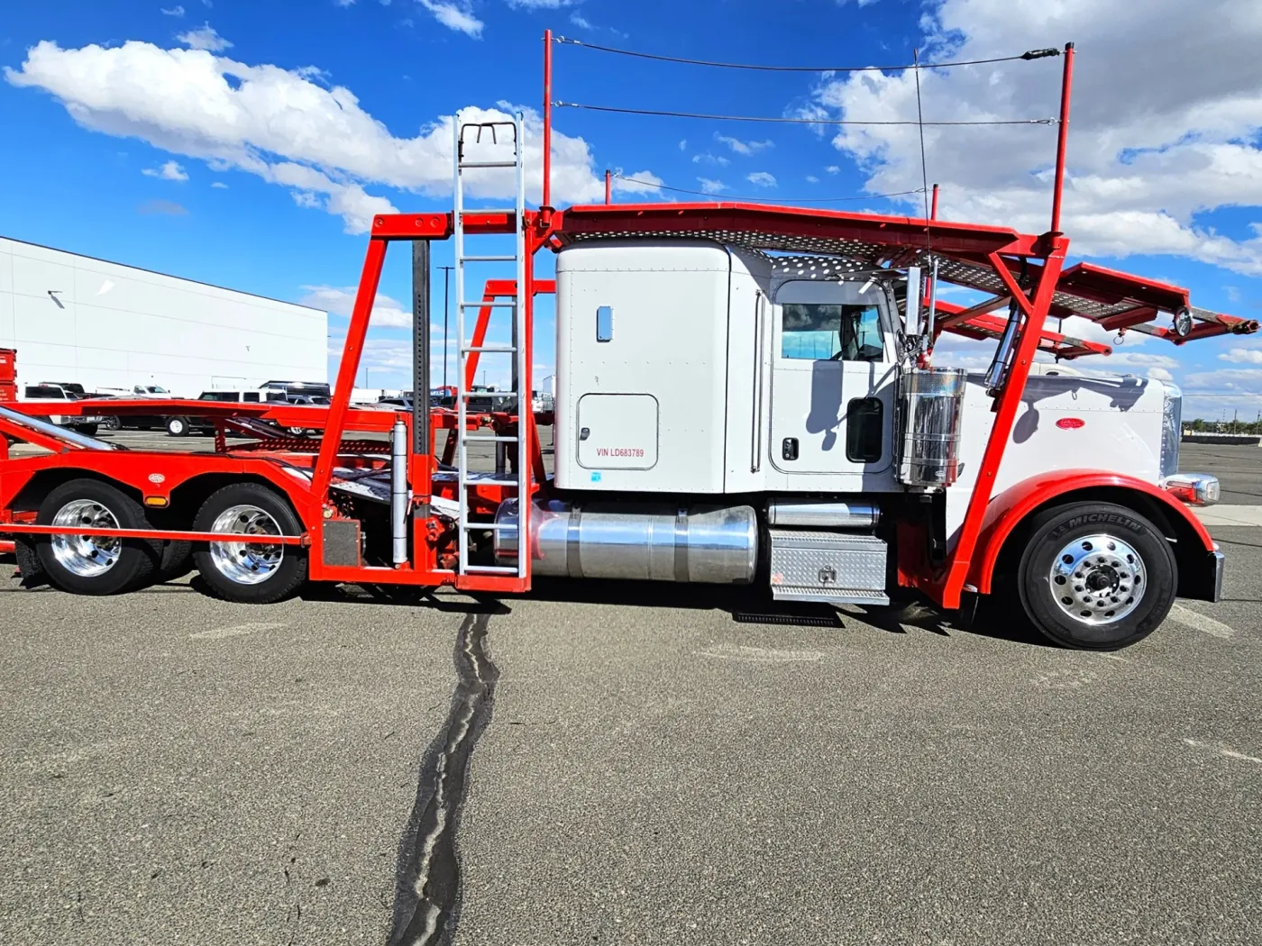 2020 Peterbilt 389 | Photo 4 of 30
