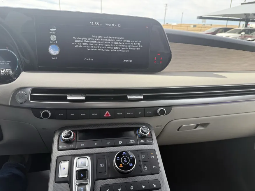 2024 Hyundai Palisade Limited | Photo 18 of 26