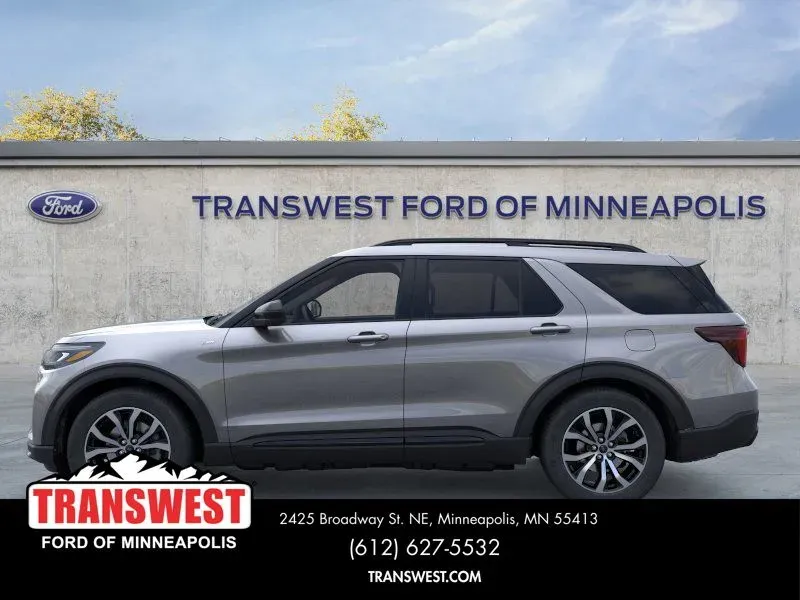 2026 Ford Explorer ST-Line | Photo 2 of 23