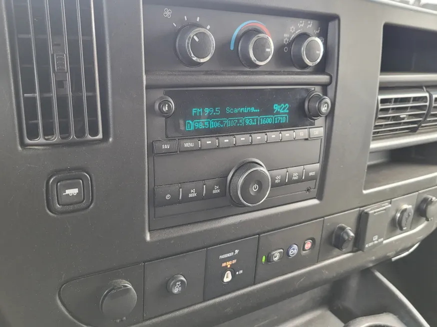 2020 GMC Savana Commercial Cutaway CUTWAY | Photo 15 of 20