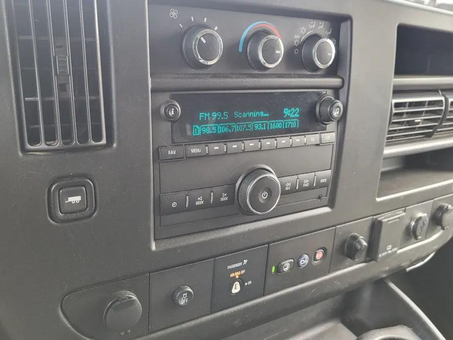 2020 GMC Savana Commercial Cutaway CUTWAY | Photo 15 of 20