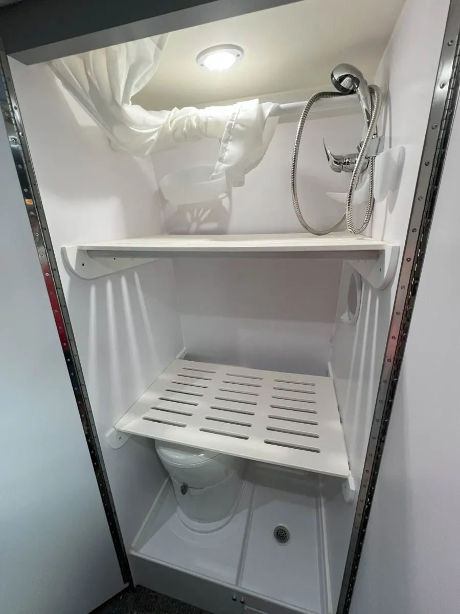 2022 Pleasure-way Rekon 4x4 | Photo 20 of 20