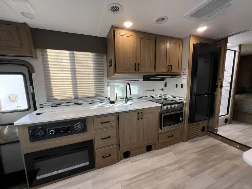 2024 Coachmen Leprechaun 319MB | Photo 10 of 12