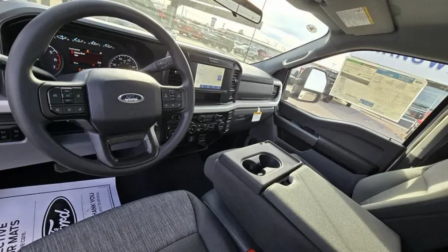 2026 Ford Super Duty F-350 | Photo 23 of 25