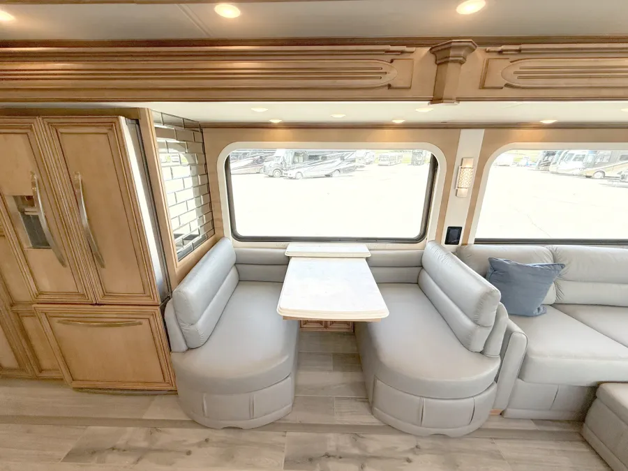 2022 Newmar Essex 4551 | Photo 9 of 32