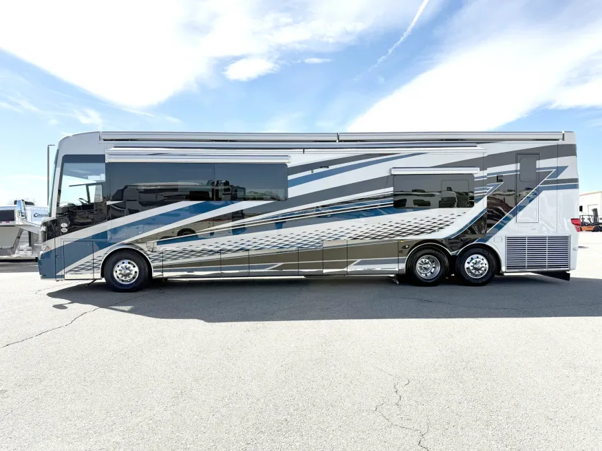 2027 Newmar Essex 4595 | Photo 21 of 31