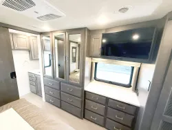 2023 Thor Inception 38MX | Thumbnail Photo 15 of 29