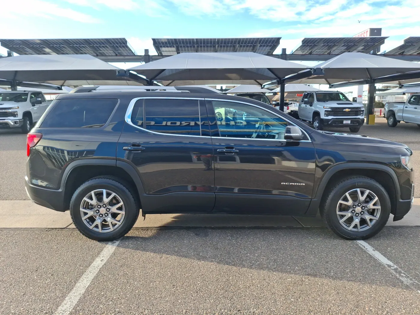 2020 GMC Acadia SLT | Photo 5 of 22