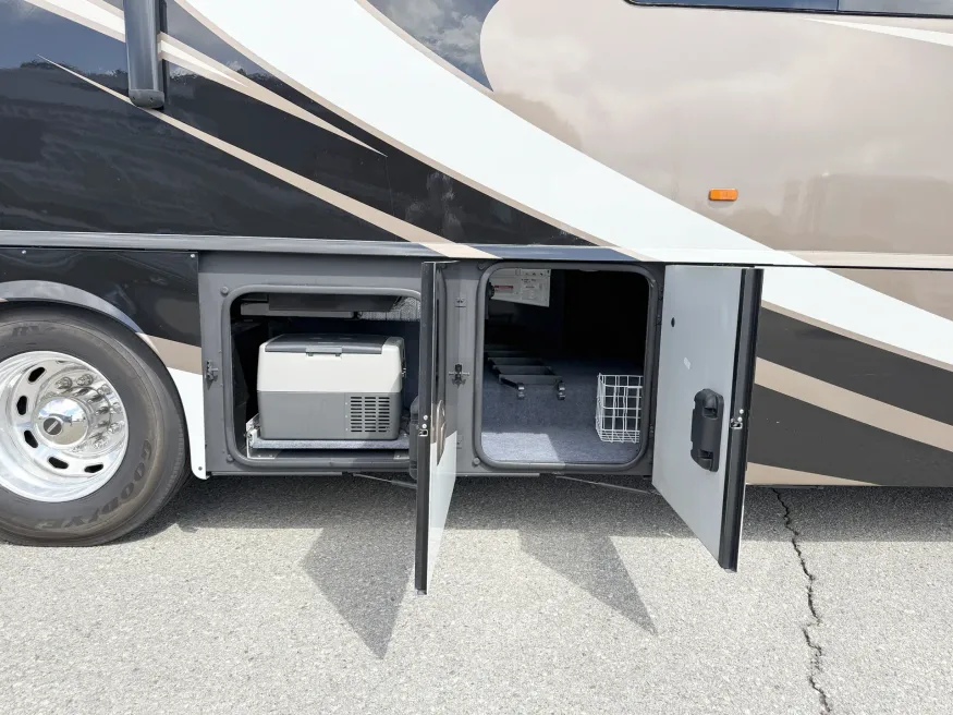 2016 Winnebago Journey 38P | Photo 25 of 30