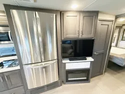 2023 Thor Inception 38MX | Thumbnail Photo 9 of 45