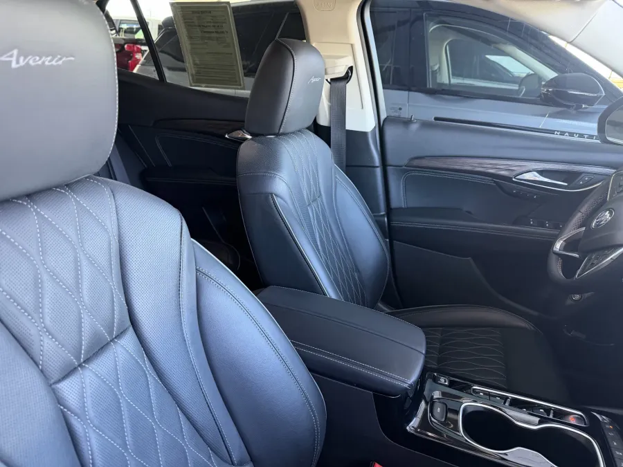 2023 Buick Envision Avenir | Photo 11 of 19