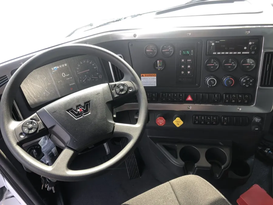 2026 Western Star 47X | Photo 9 of 12