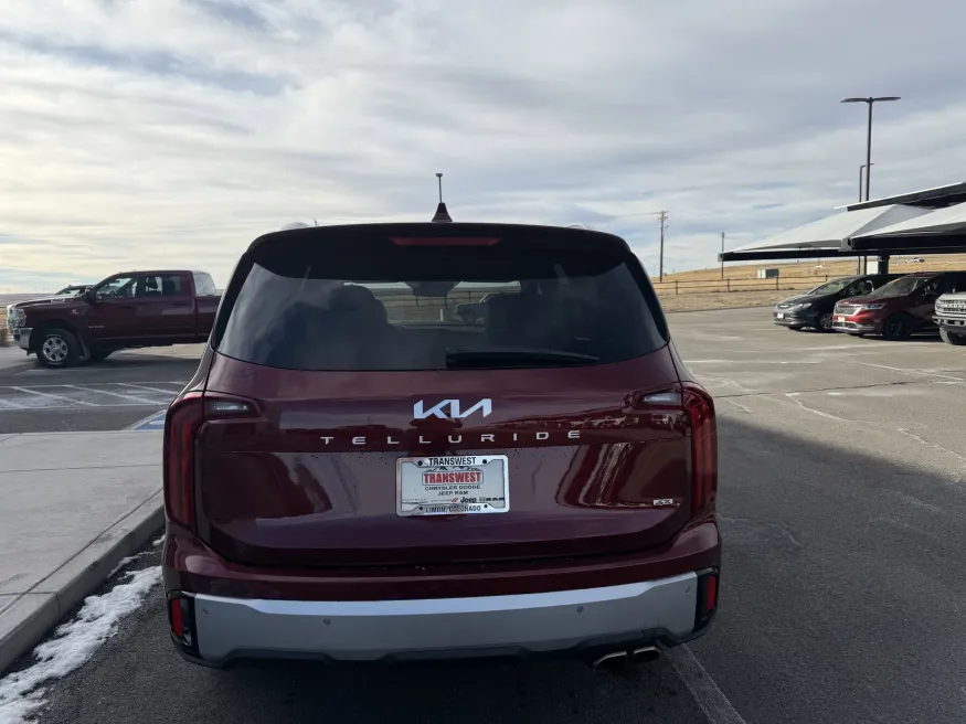 2024 Kia Telluride S | Photo 6 of 22