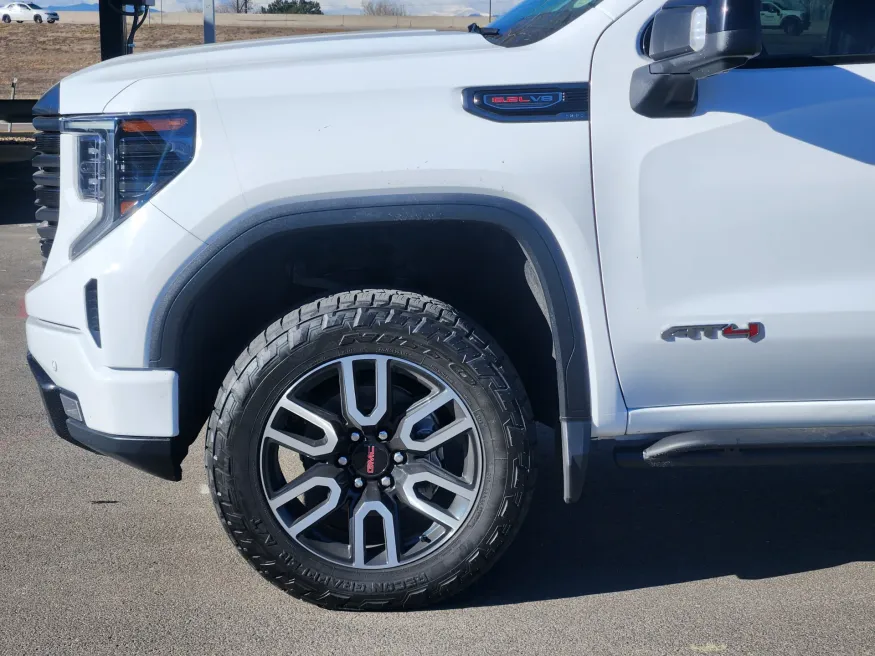 2022 GMC Sierra 1500 AT4 | Photo 4 of 22