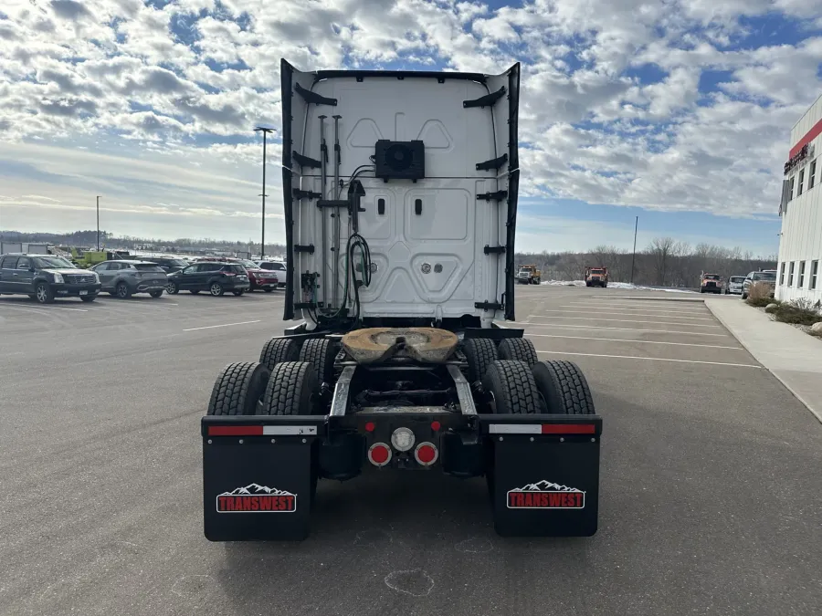 2022 Freightliner Cascadia | Photo 6 of 22