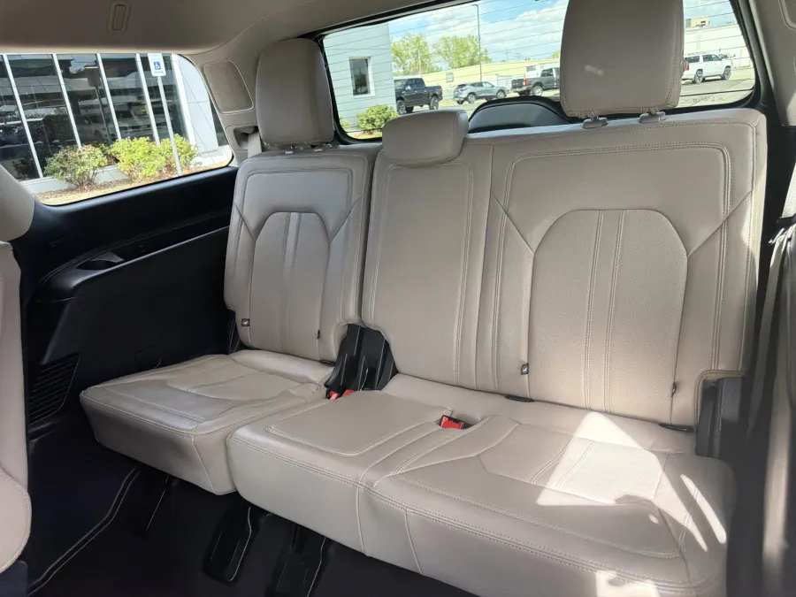 2024 Ford Expedition Limited | Photo 14 of 26
