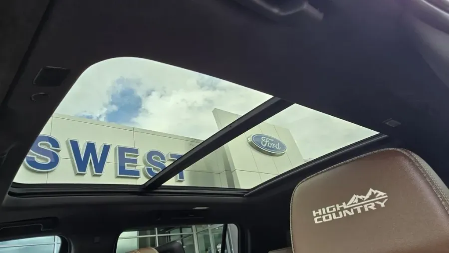 2021 Chevrolet Suburban | Photo 30 of 37