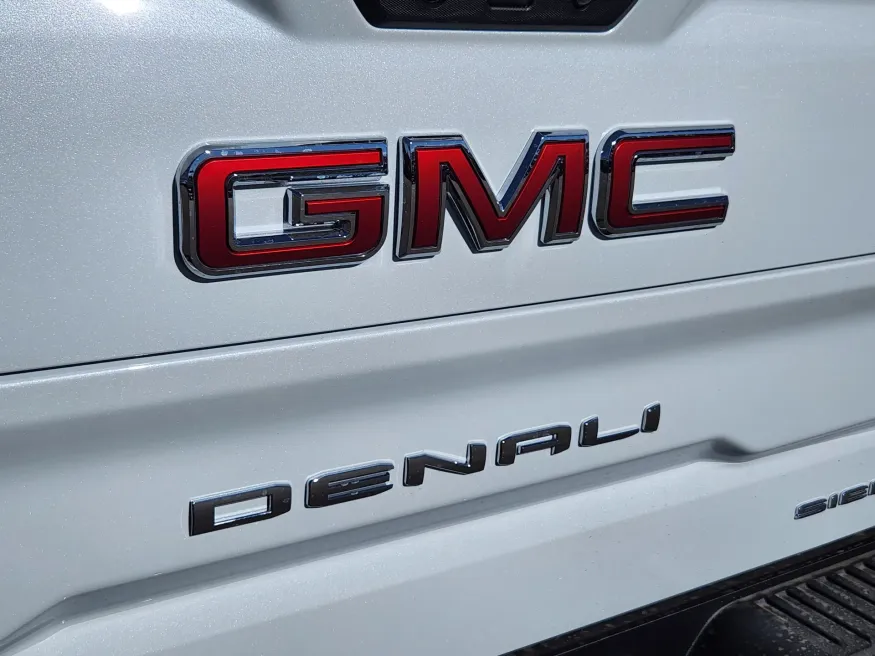 2026 GMC Sierra 1500 Denali | Photo 13 of 31