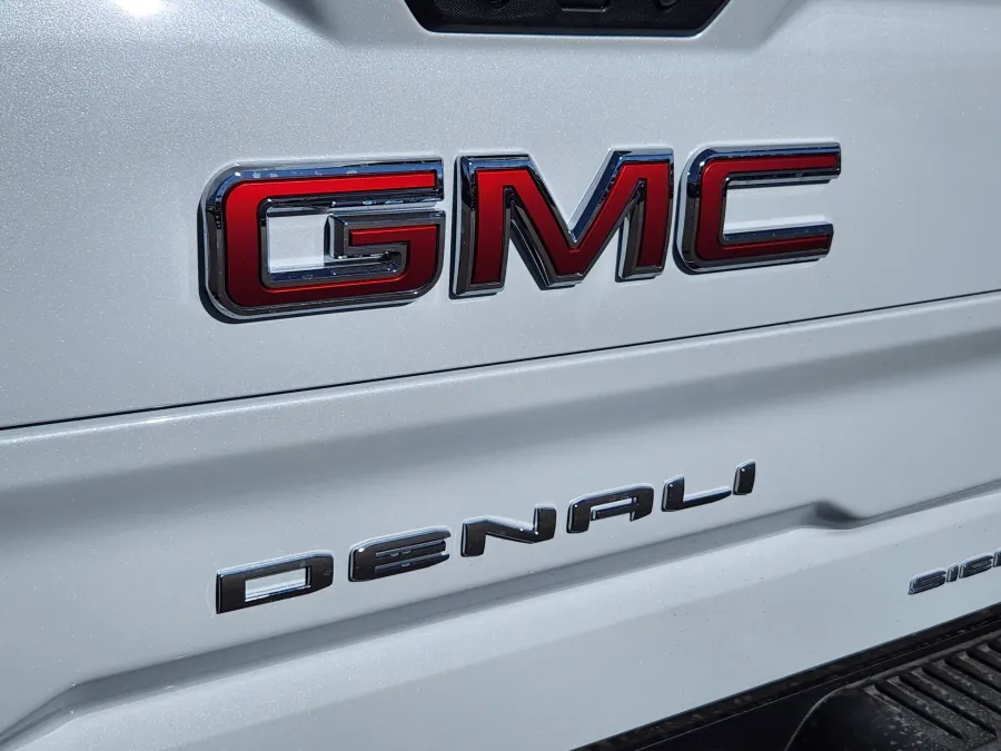 2026 GMC Sierra 1500 Denali | Photo 13 of 31
