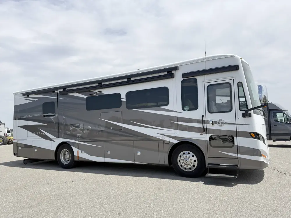 2026 Tiffin Motorhomes Allegro Red 33aa