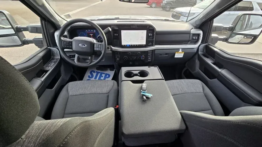 2026 Ford Super Duty F-350 | Photo 26 of 30