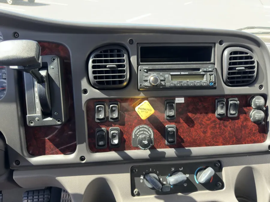 2016 Freightliner M2 106 | Photo 15 of 17