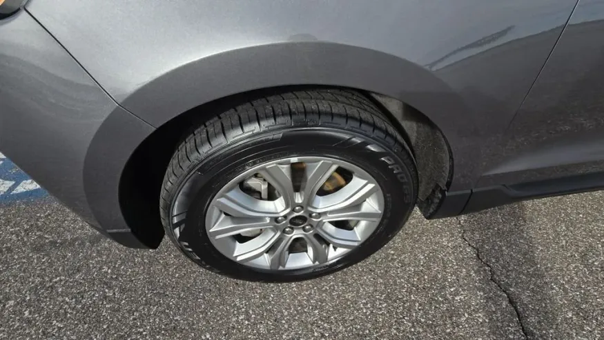 2023 Ford Edge | Photo 11 of 31