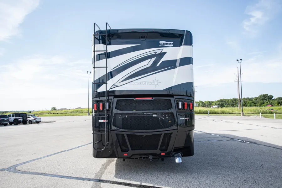 2026 Newmar Northern Star 3709 | Photo 6 of 27