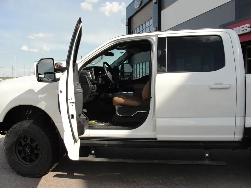 2024 Ford F-250 | Photo 8 of 17