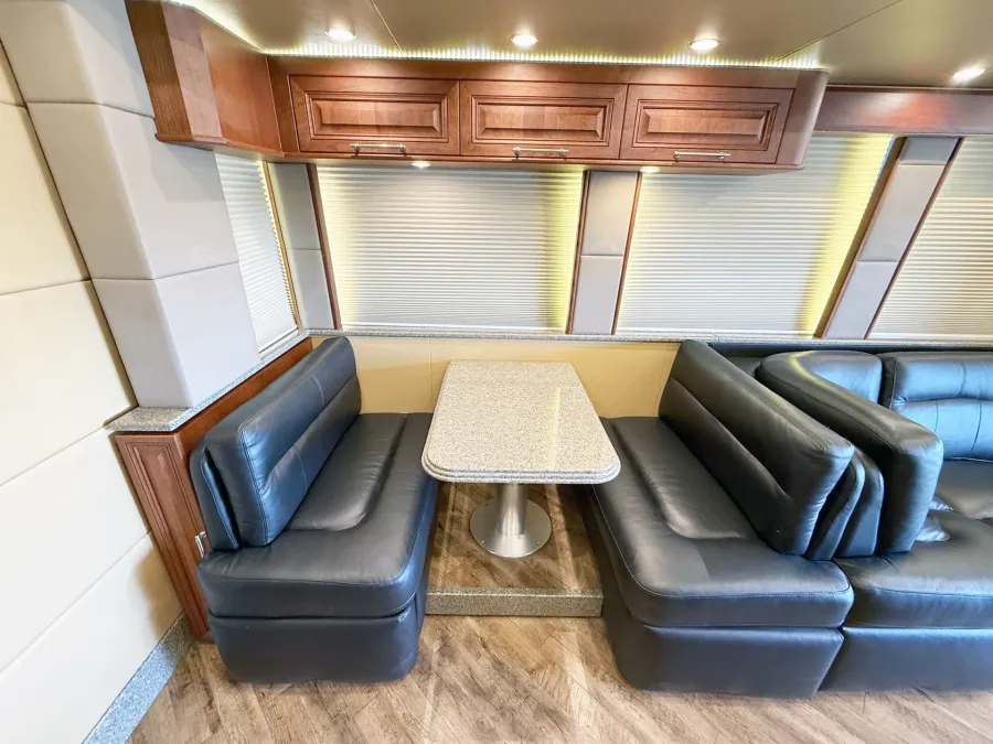 2017 Emerald Prevost X3-45 Double Slide | Photo 10 of 34