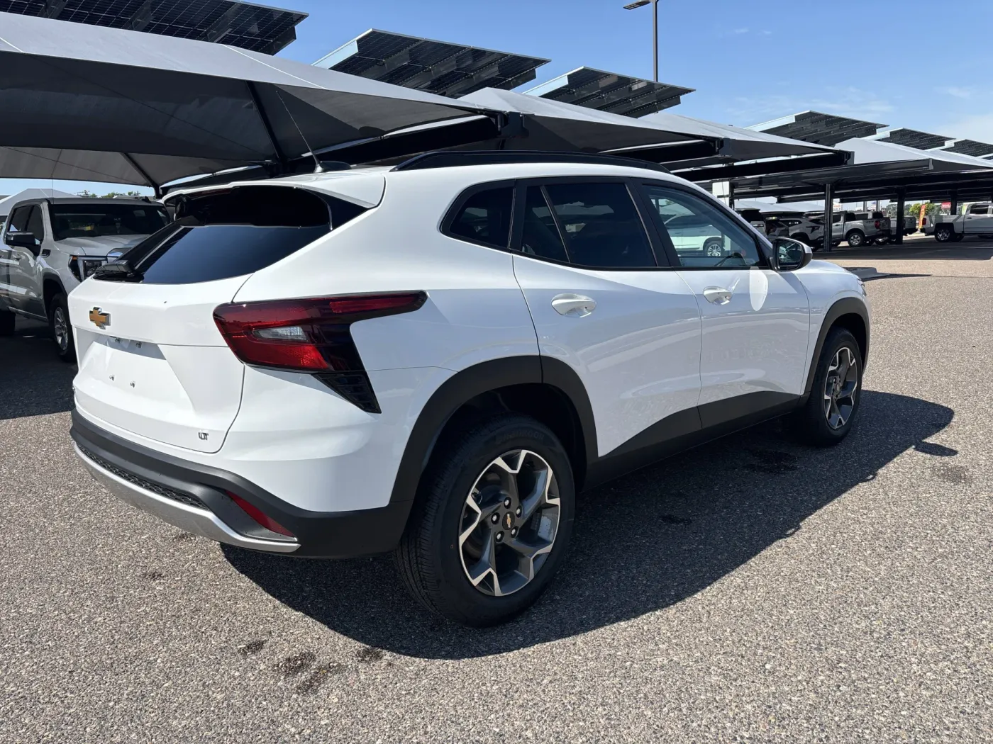 2025 Chevrolet Trax LT | Photo 4 of 20