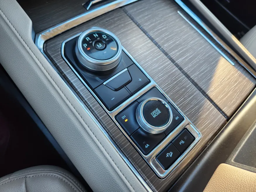 2023 Ford Expedition Limited | Photo 27 of 30