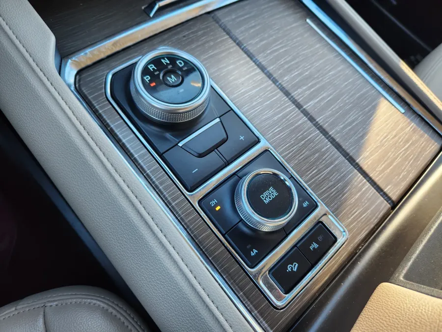 2023 Ford Expedition Limited | Photo 27 of 30