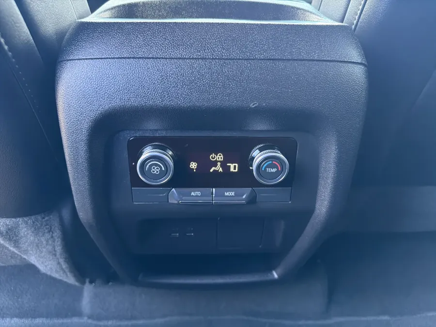 2025 Buick Enclave Preferred | Photo 12 of 21