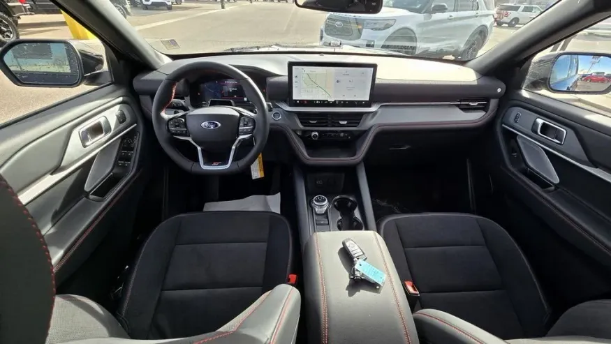 2026 Ford Explorer | Photo 28 of 33