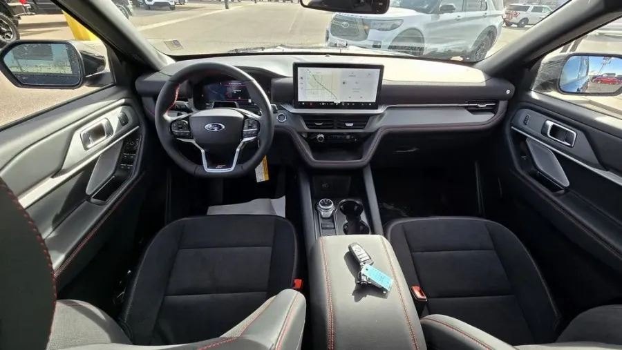 2026 Ford Explorer | Photo 28 of 33