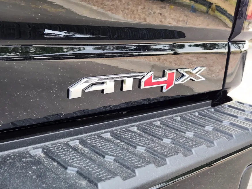 2025 GMC Sierra 2500HD AT4X | Photo 14 of 31