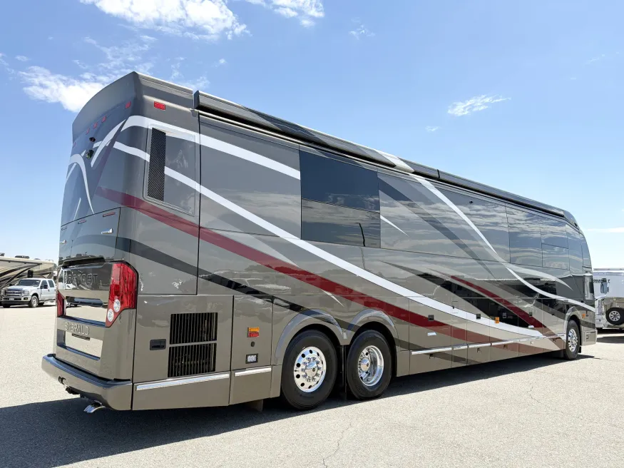 2023 Emerald Prevost H3-45 Double Slide | Photo 3 of 15