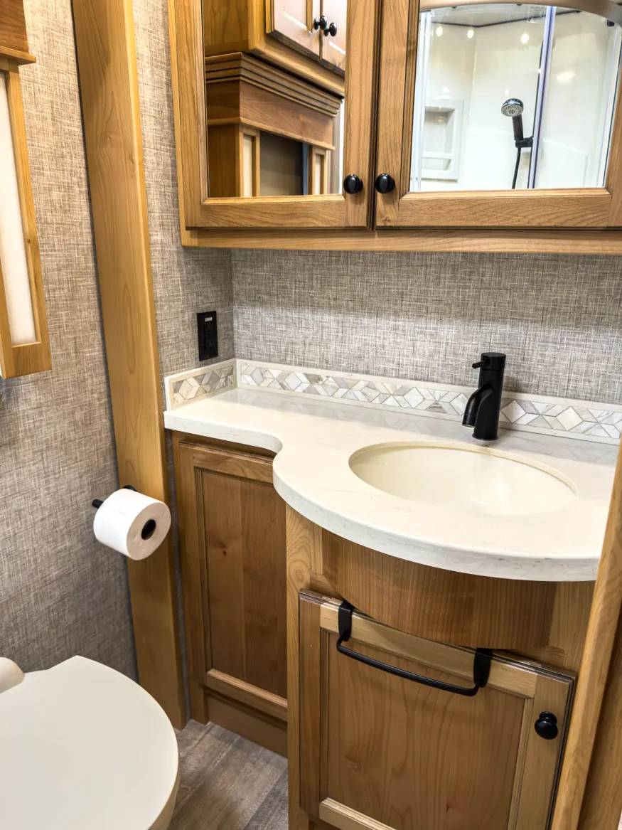 2023 Tiffin Allegro Red 33AA | Photo 18 of 25