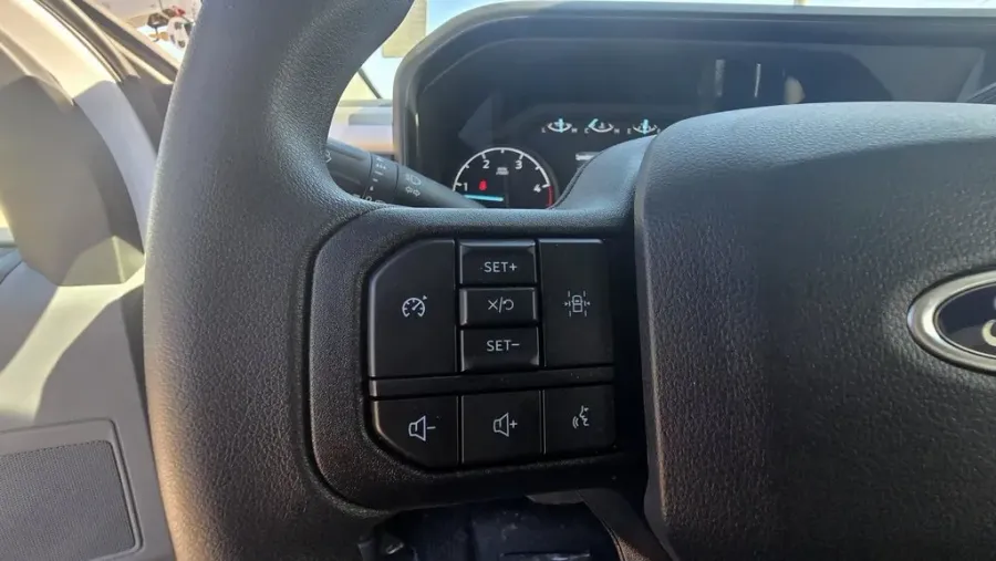 2025 Ford Super Duty F-600 | Photo 16 of 26