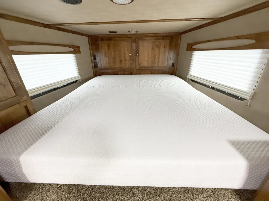 2025 Logan Coach Select 812 3HLQ | Photo 7 of 27