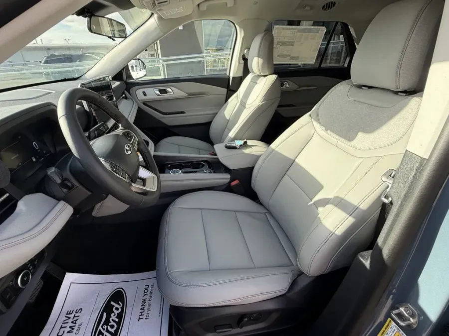 2026 Ford Explorer | Photo 16 of 28