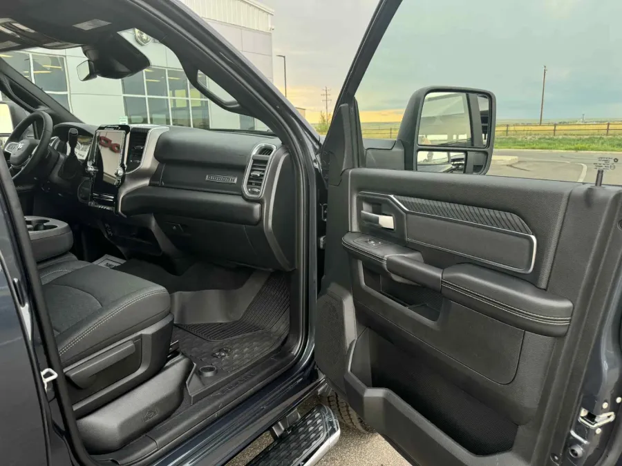 2025 RAM 3500 Big Horn | Photo 14 of 20