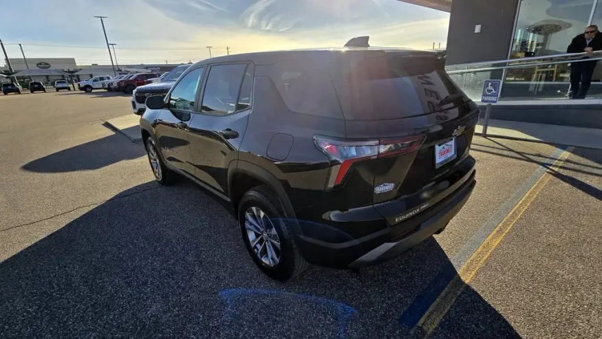 2025 Chevrolet Equinox | Photo 6 of 30