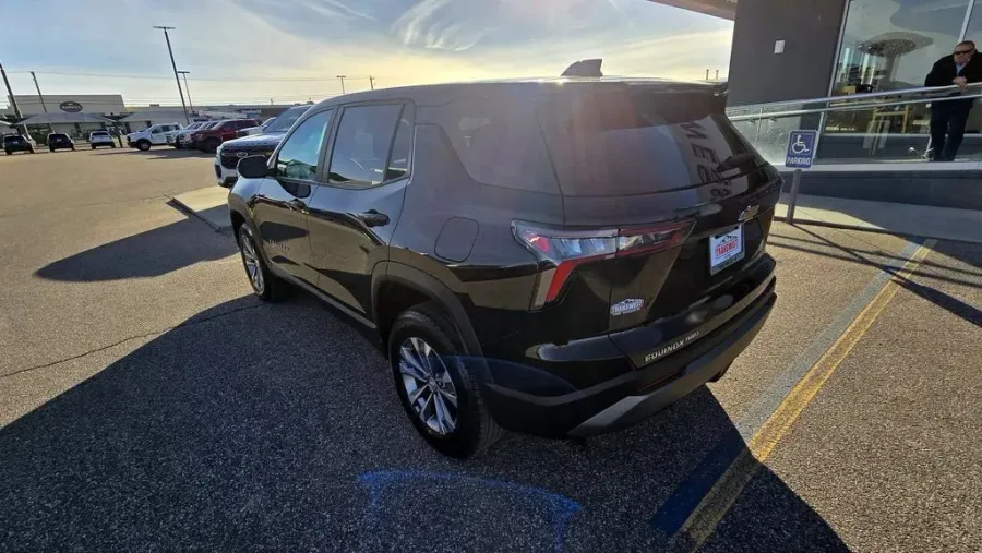 2025 Chevrolet Equinox | Photo 6 of 30