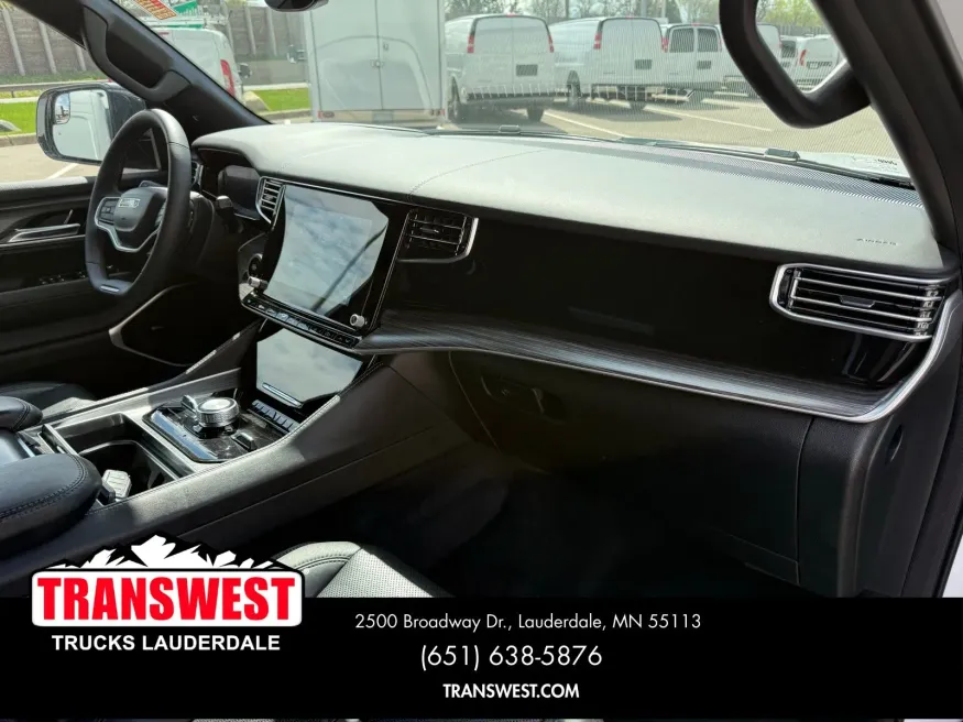 2023 Jeep Wagoneer L Series III | Photo 7 of 23