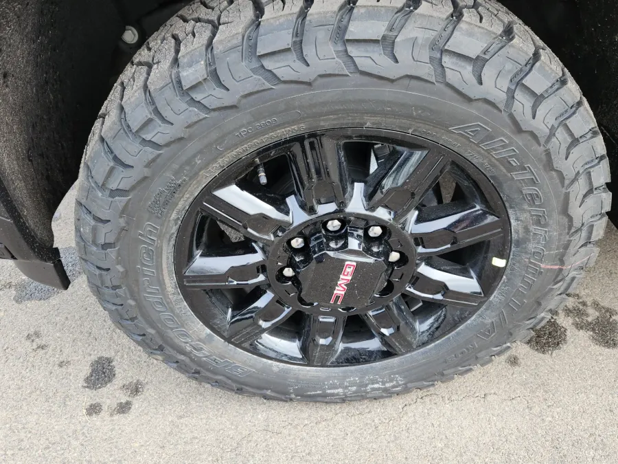 2026 GMC Sierra 2500HD AT4 | Photo 16 of 27