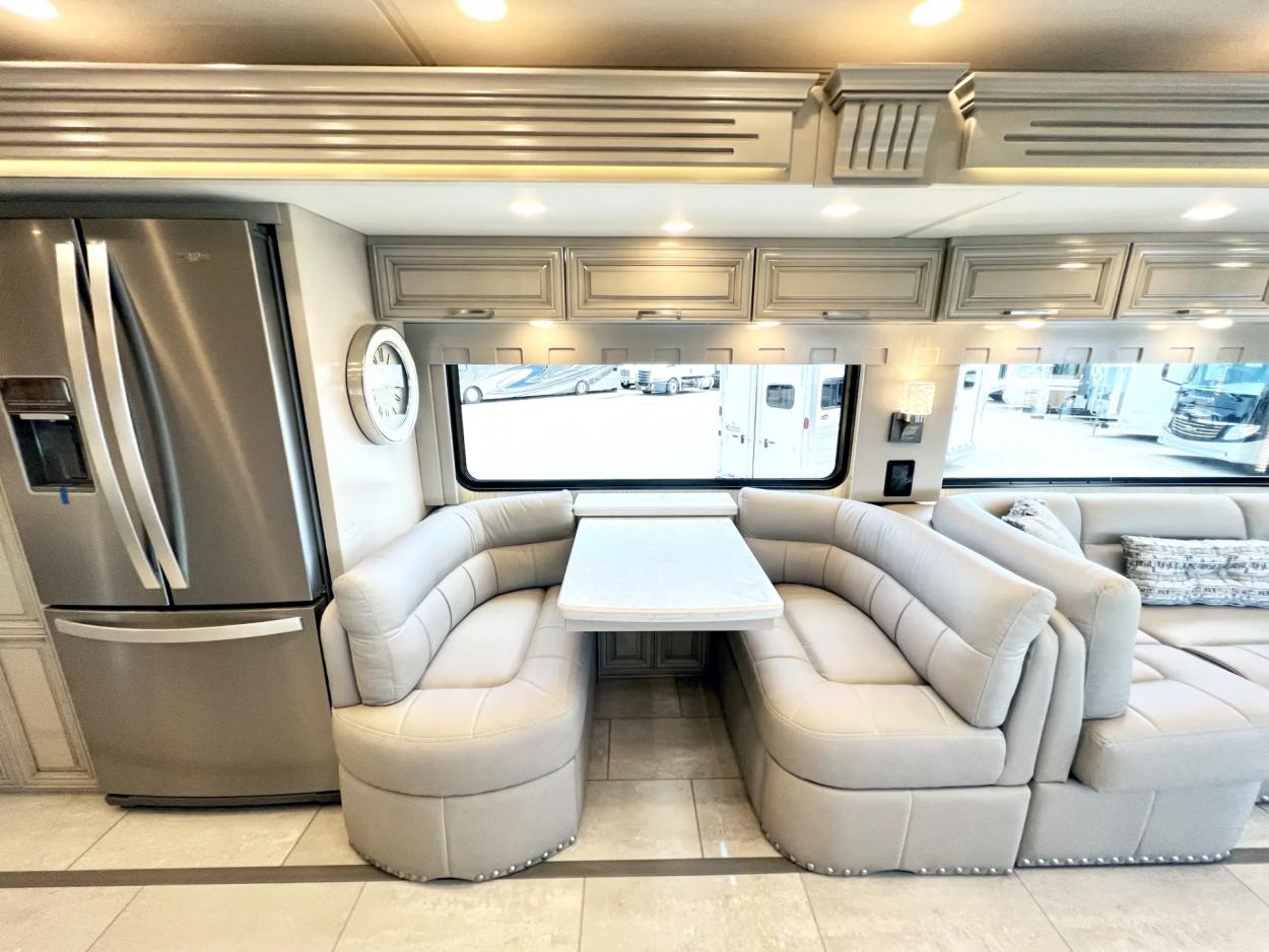 2023 Newmar London Aire 4551 | Photo 10 of 38